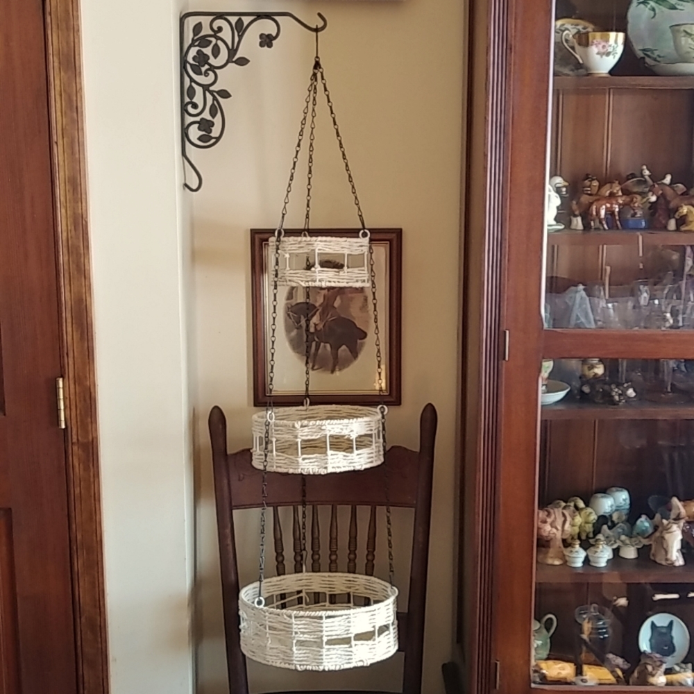 Fabulous set of 3 hanging wicker baskets. NWT!